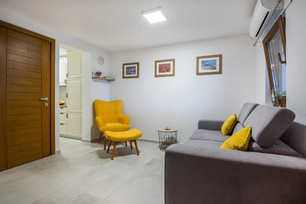 Vir Apartment for 4 with Covered Terrace