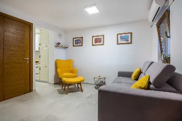 Vir Apartment for 4 with Covered Terrace