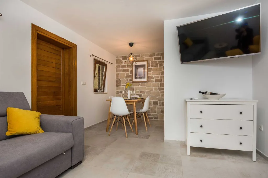 Vir Apartment for 4 with Covered Terrace