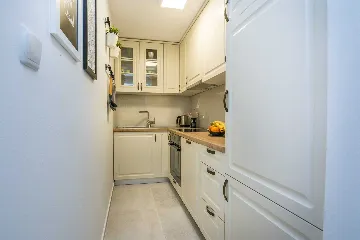 Vir Apartment for 4 with Covered Terrace