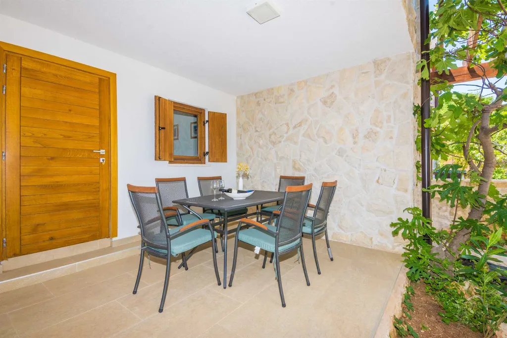 Vir Apartment for 4 with Covered Terrace