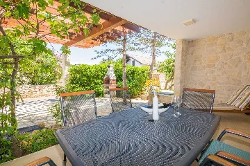 Vir Apartment for 4 with Covered Terrace