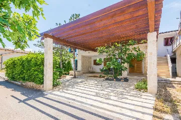 Vir Apartment for 4 with Covered Terrace