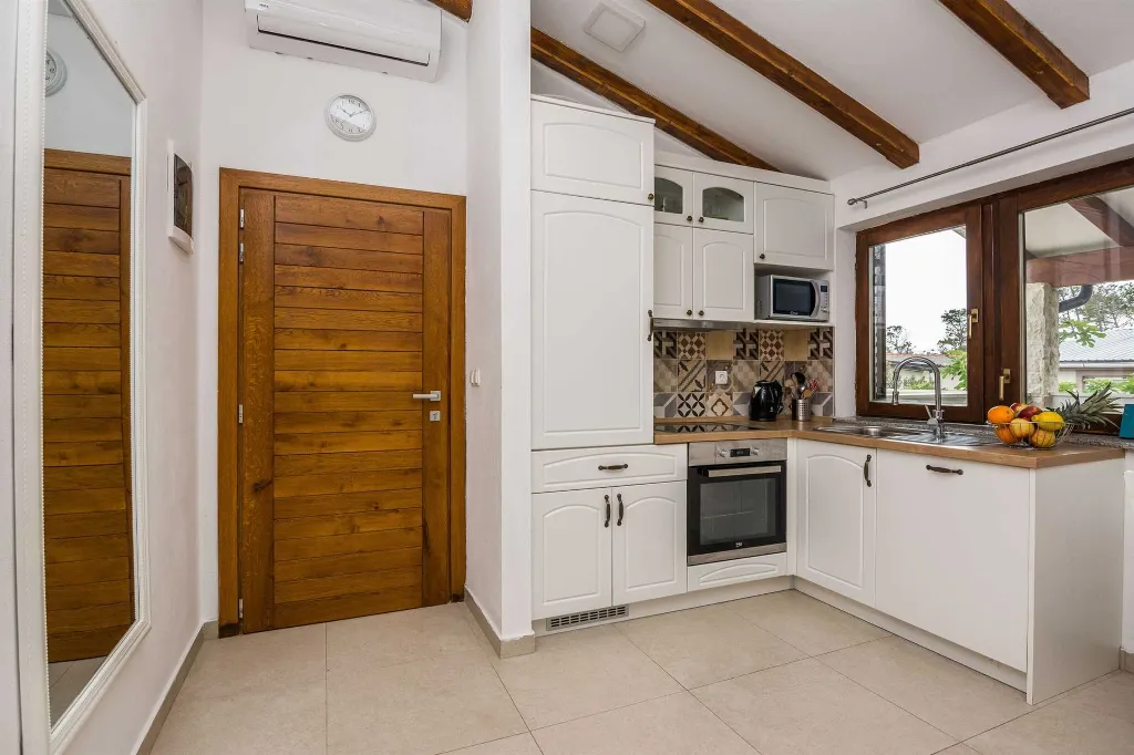 Vir Stone House Apartment with Covered Balcony
