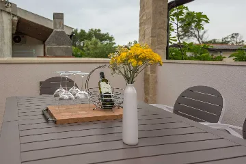 Vir Stone House Apartment with Covered Balcony