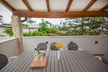 Vir Stone House Apartment with Covered Balcony