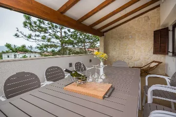 Vir Stone House Apartment with Covered Balcony