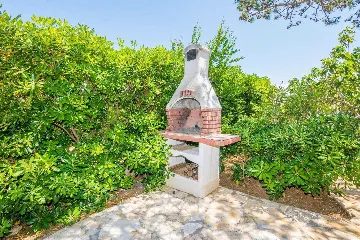 Vir Stone House Apartment with Covered Balcony