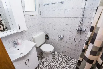 Apartment in Vir for 2–4 Guests with Terrace