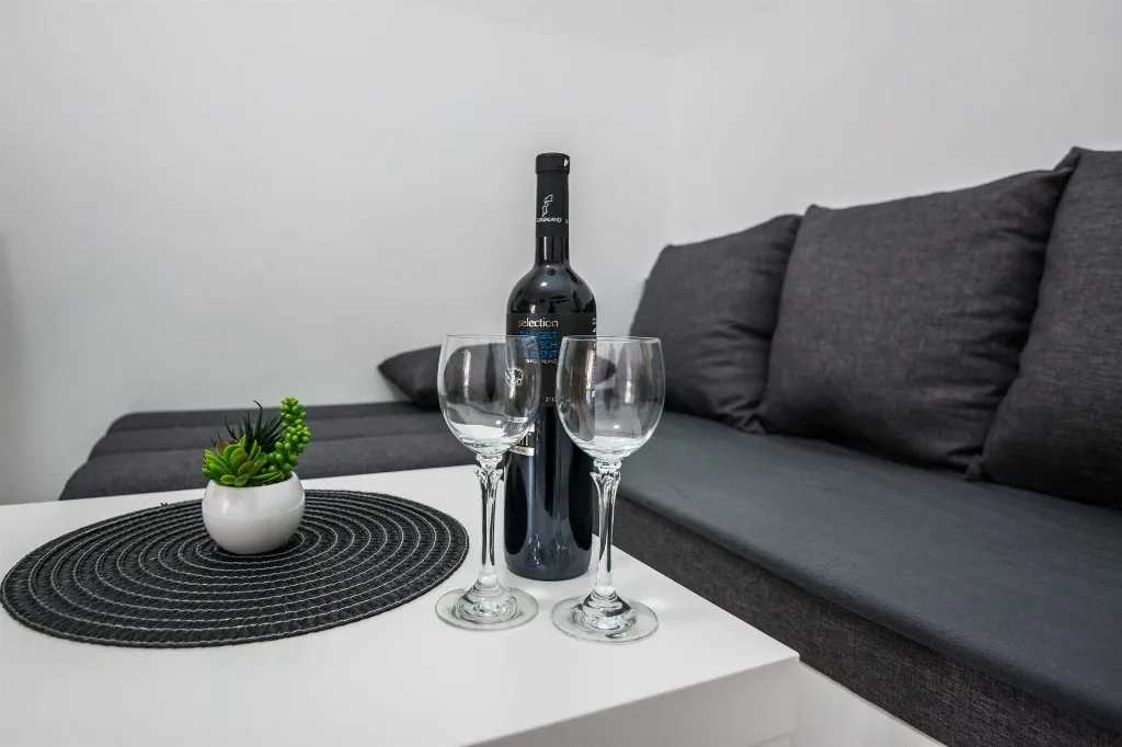 Apartment in Vir for 2–4 Guests with Terrace