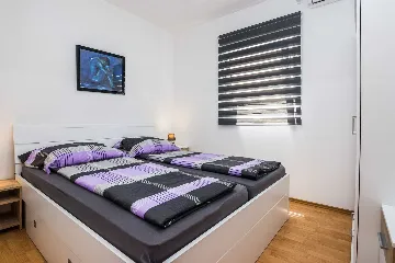 Apartment in Vir for 2–4 Guests with Terrace