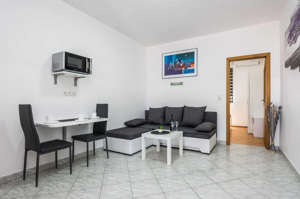 Apartment in Vir for 4 Guests, 250 m to Pebble Beach