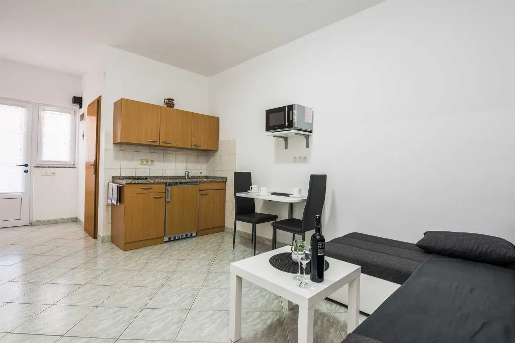 Apartment in Vir for 4 Guests, 250 m to Pebble Beach