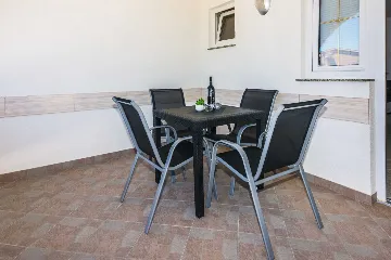 Apartment with Terrace near Lučica Beach, Vir