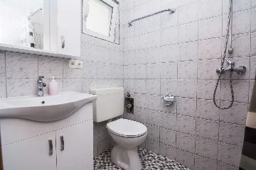 Apartment with Terrace near Lučica Beach, Vir