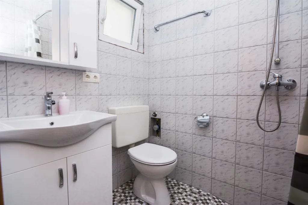 Apartment with Terrace near Lučica Beach, Vir