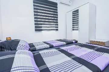 Apartment with Terrace near Lučica Beach, Vir