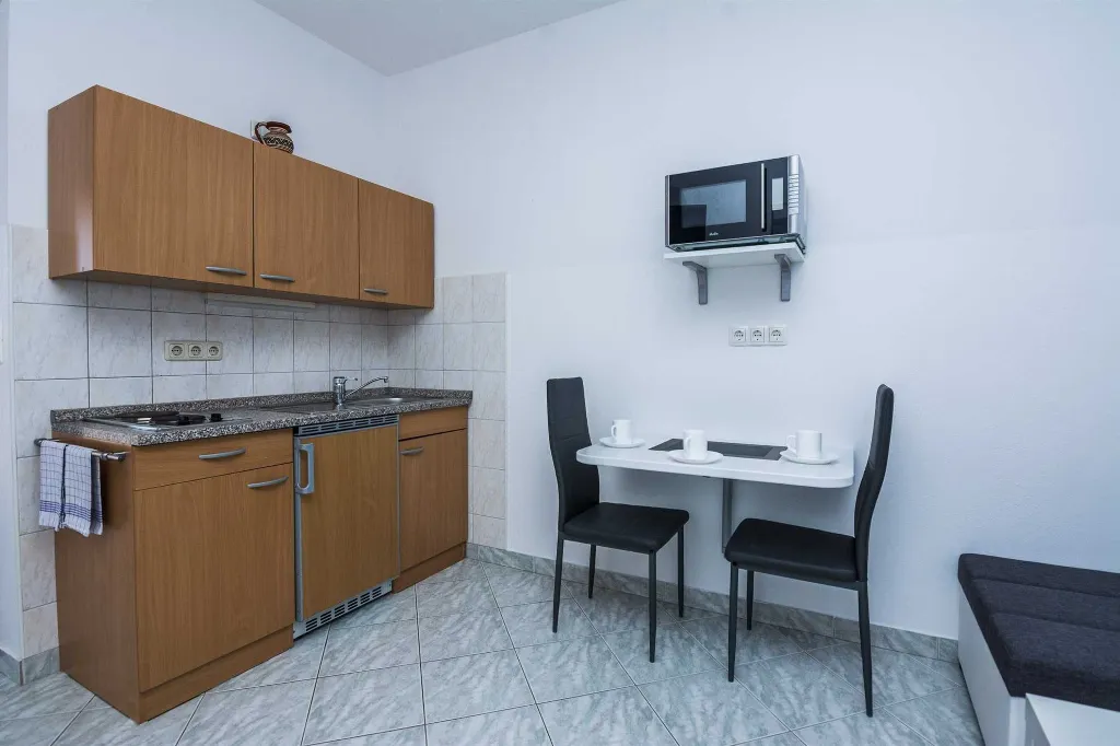 Apartment with Terrace near Lučica Beach, Vir