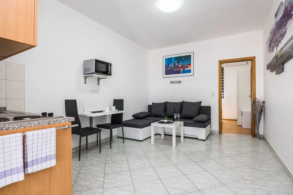 Apartment with Terrace near Lučica Beach, Vir