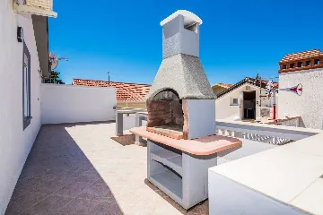 Vir Apartment for 2–4 Guests, 250 m to Pebble Beach