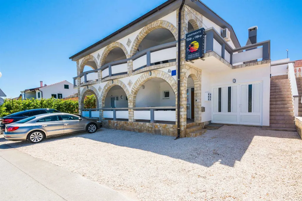 Vir Apartment for 2–4 Guests, 250 m to Pebble Beach