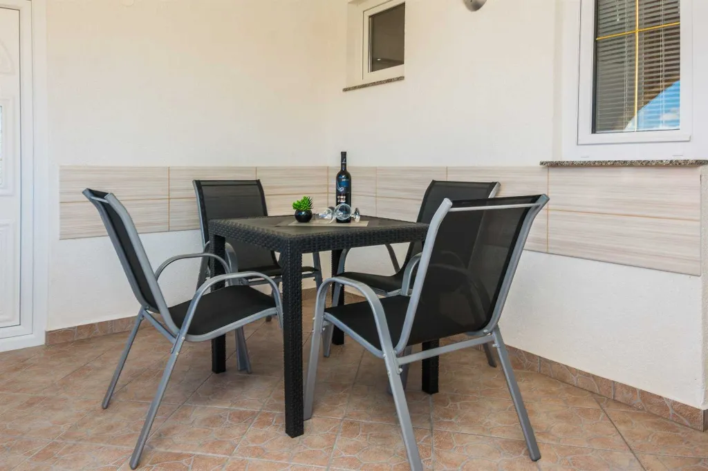 Vir Apartment for 2–4 Guests, 250 m to Pebble Beach
