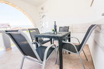 Vir Apartment for 2–4 Guests, 250 m to Pebble Beach