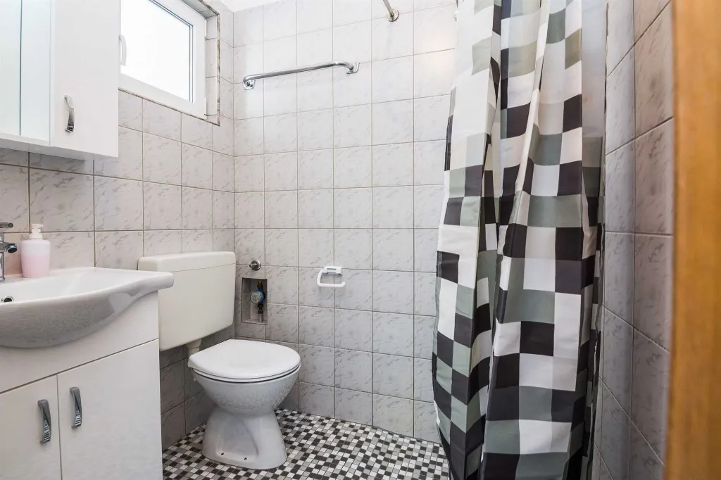 Vir Apartment for 2–4 Guests, 250 m to Pebble Beach