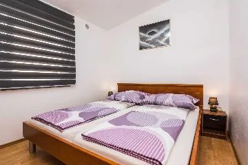 Quiet 1-Bedroom Apartment in Vir, 250 m to Beach