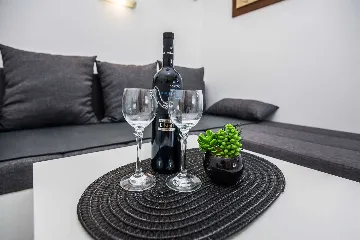 Quiet 1-Bedroom Apartment in Vir, 250 m to Beach