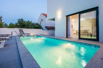 Two-Bedroom Apartment in Vir for 4-6 Guests