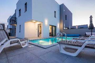 Two-Bedroom Apartment in Vir for 4-6 Guests