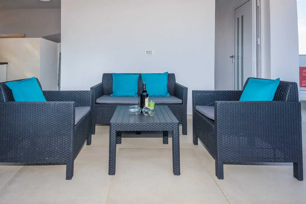 Two-Bedroom Apartment in Vir for 4-6 Guests