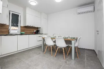 Two-Bedroom Apartment in Vir for 4-6 Guests