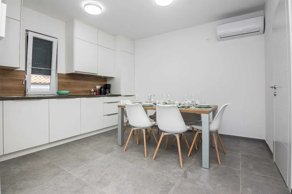 Two-Bedroom Apartment in Vir for 4-6 Guests