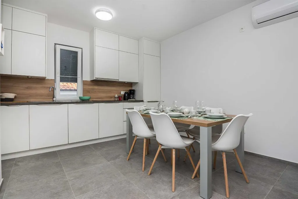 Two-Bedroom Apartment in Vir for 4-6 Guests
