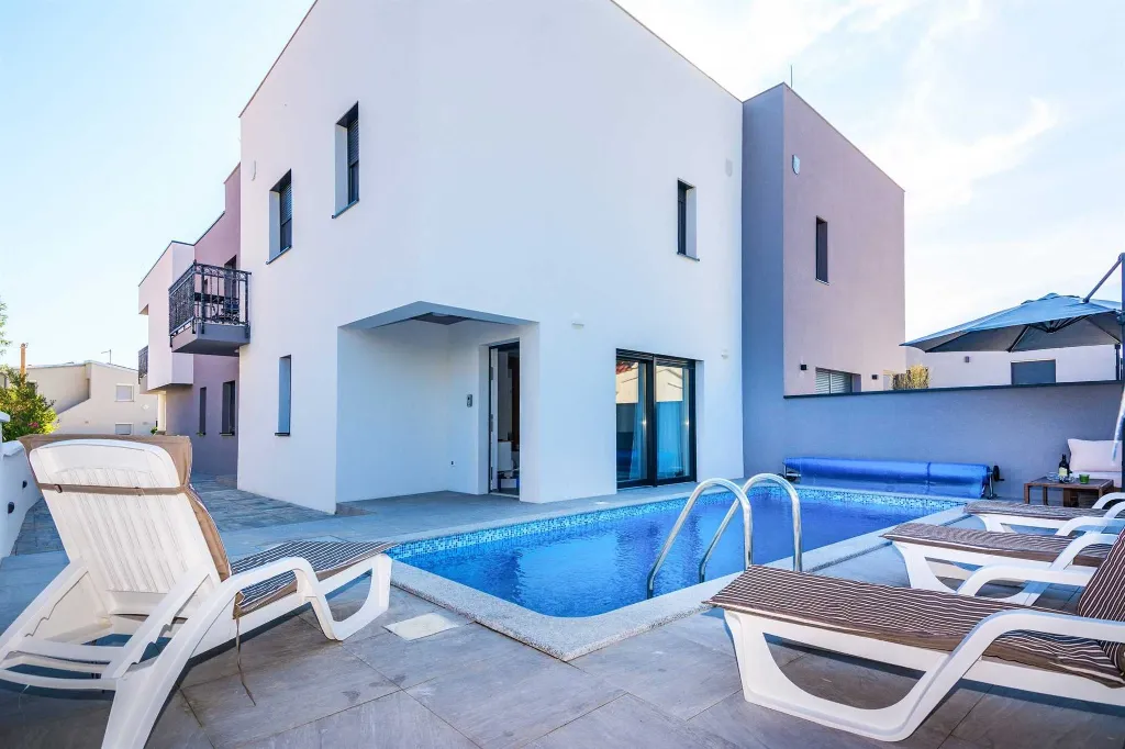 Two-Bedroom Apartment in Vir for 4-6 Guests
