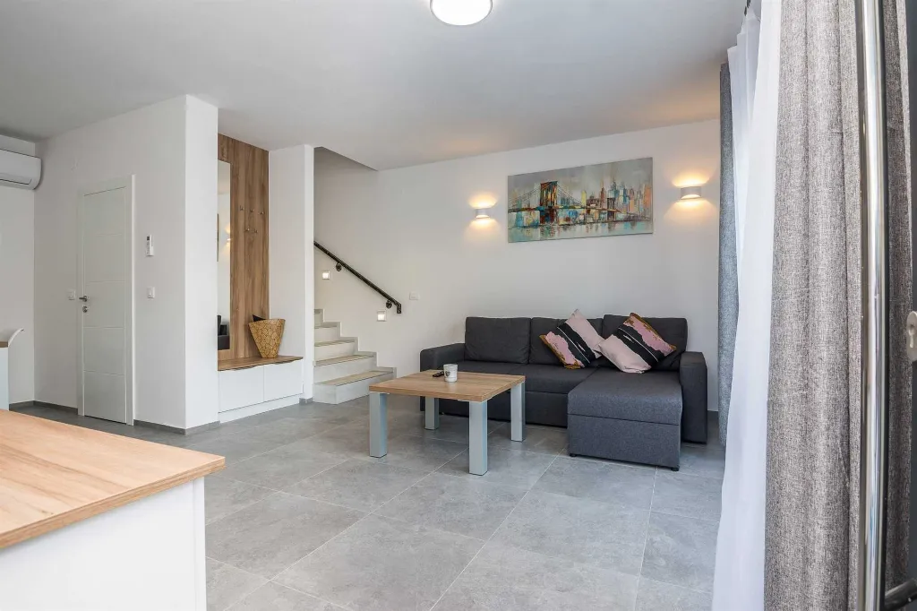 Two-Bedroom Apartment in Vir for 4-6 Guests