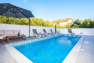 Two-Bedroom Apartment in Vir for 4-6 Guests