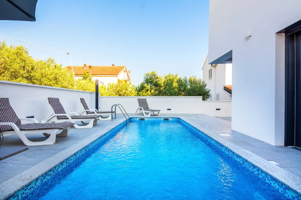 Two-Bedroom Apartment in Vir for 4-6 Guests