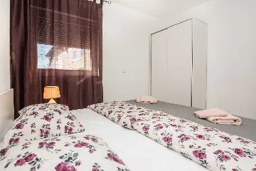 2-Bedroom Apartment in Vir for Up to 5 Guests