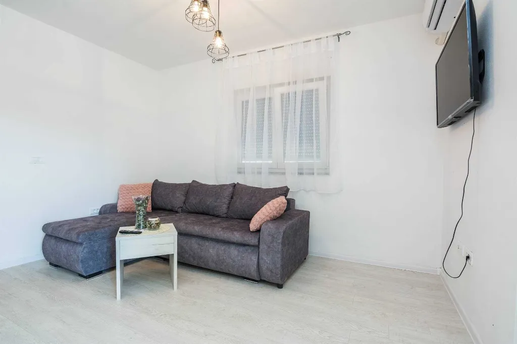 2-Bedroom Apartment in Vir for Up to 5 Guests