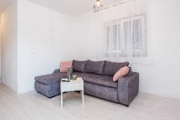 2-Bedroom Apartment in Vir for Up to 5 Guests