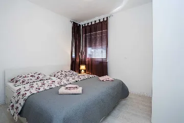 2-Bedroom Apartment in Vir for Up to 5 Guests