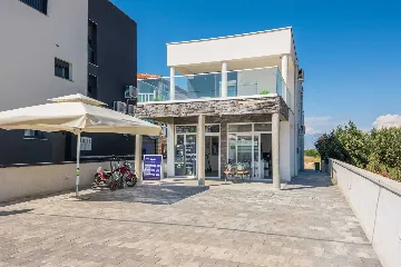 2-Bedroom Apartment in Vir for up to 6