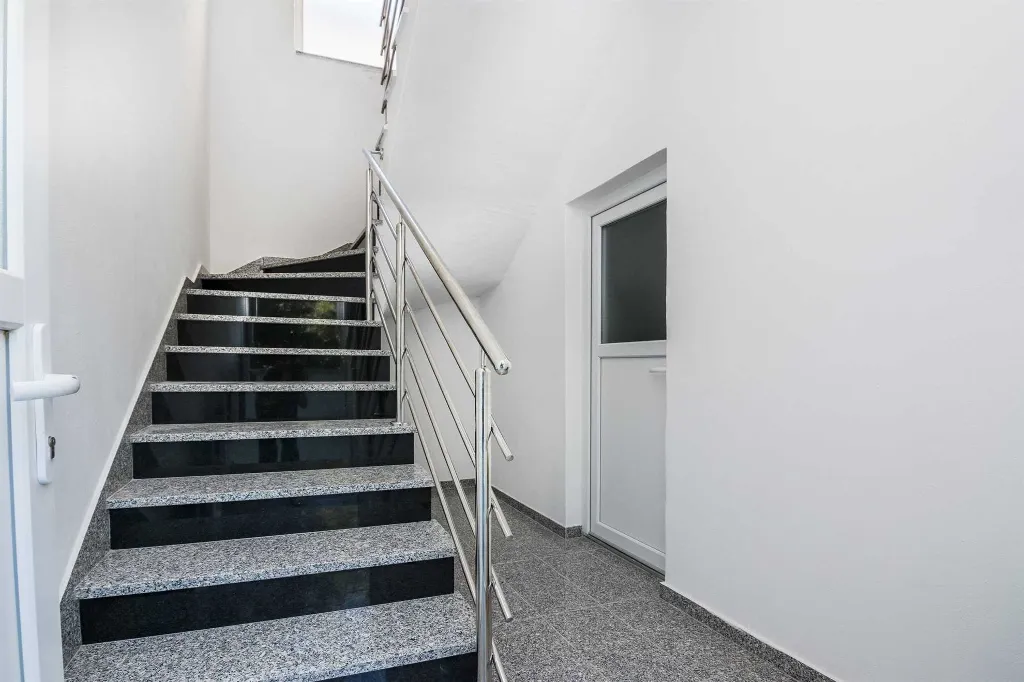 2-Bedroom Apartment in Vir for up to 6