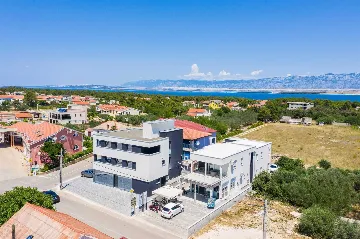 2-Bedroom Apartment in Vir for up to 6