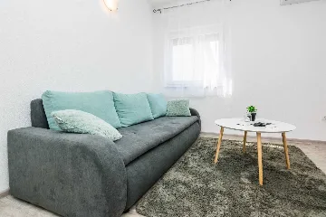 2-Bedroom Apartment in Vir for up to 6