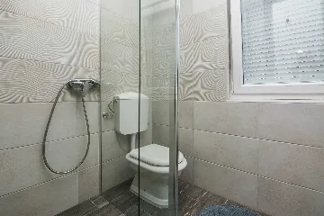 2-Bedroom Apartment in Vir for up to 6