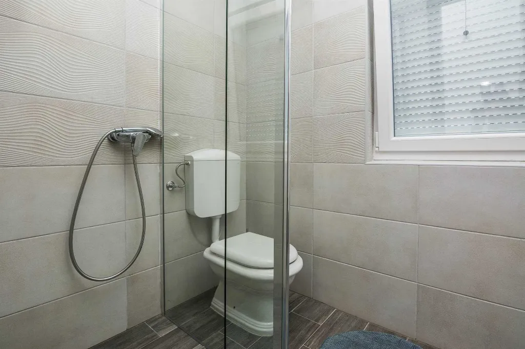 2-Bedroom Apartment in Vir for up to 6
